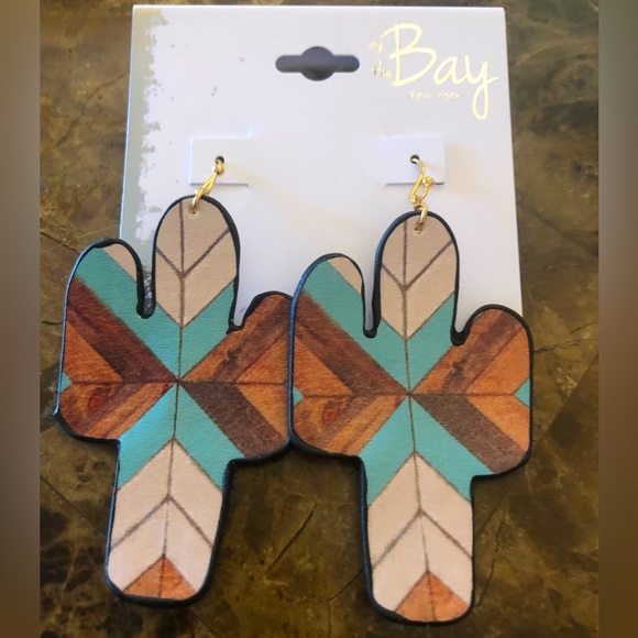 EARRING SET NWT CACTUS DANGLE EMBOSSED LEATHER - Picture 1 of 3